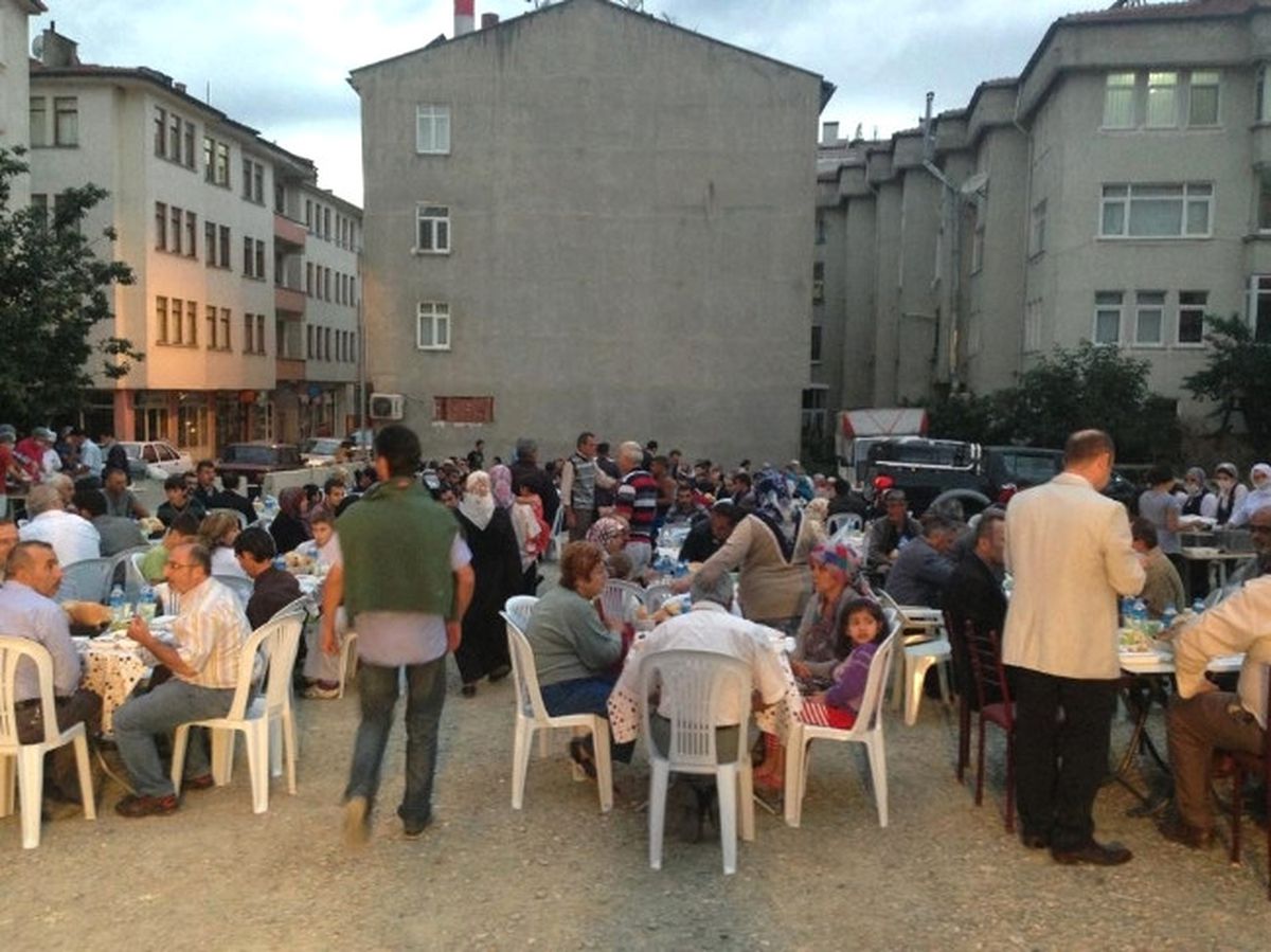 AK Parti İftar Programlarına Devam Ediyor