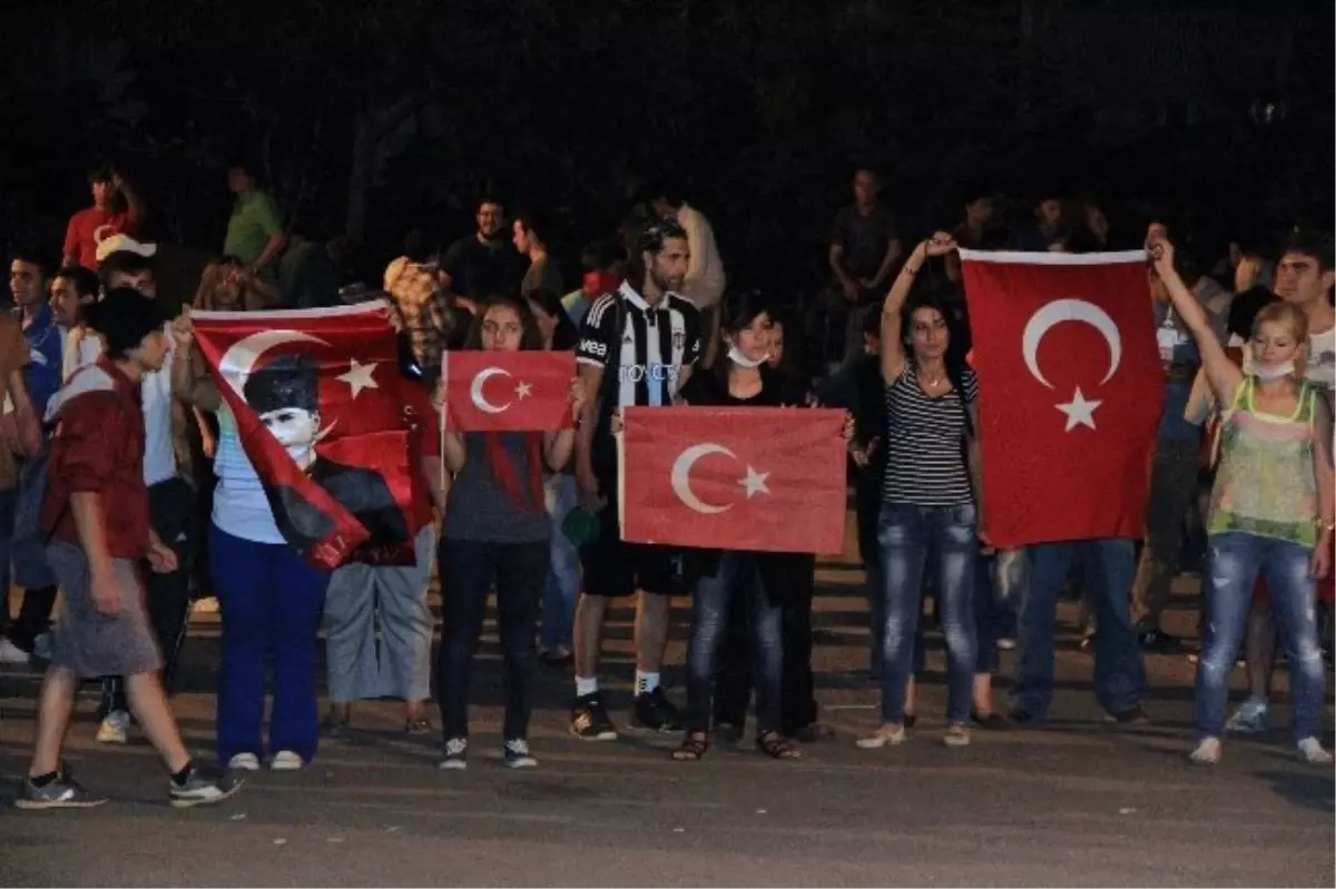 Ankara\'da Ağaçların Sökülmesini Protesto Edenlere Müdahale