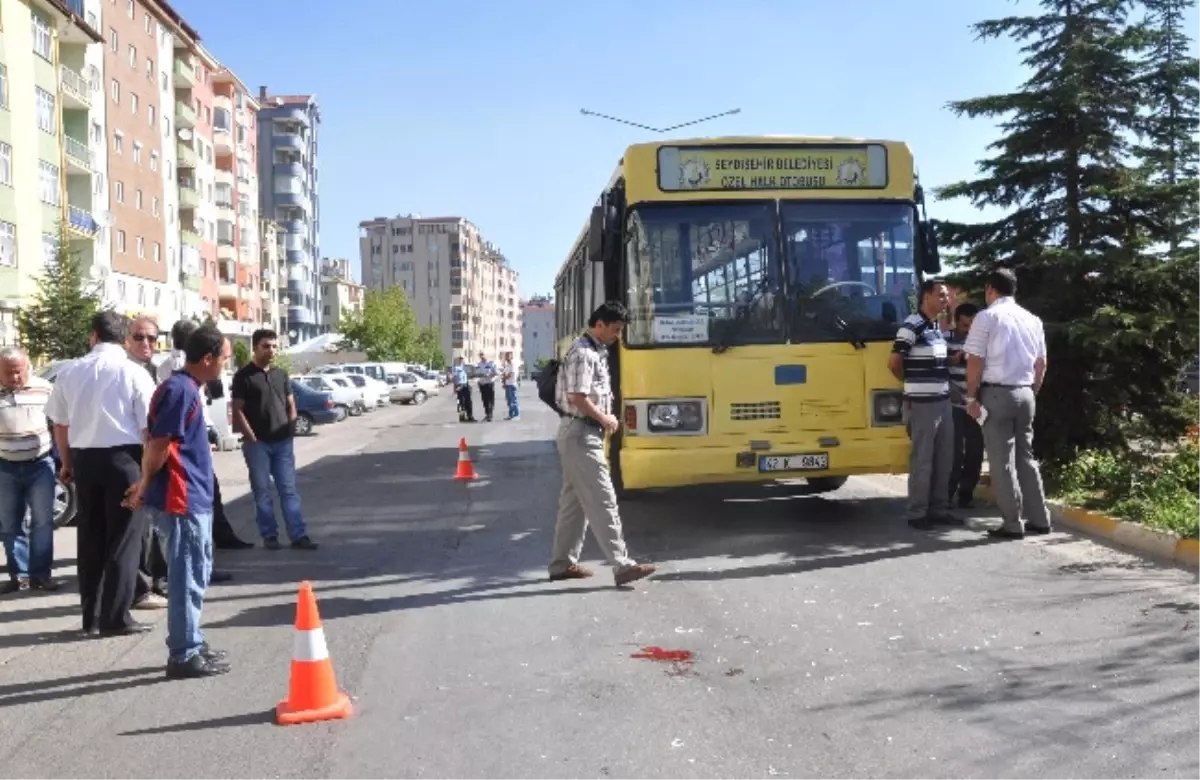 Aylığını Çekmeye Giderken Otobüsün Altında Kaldı