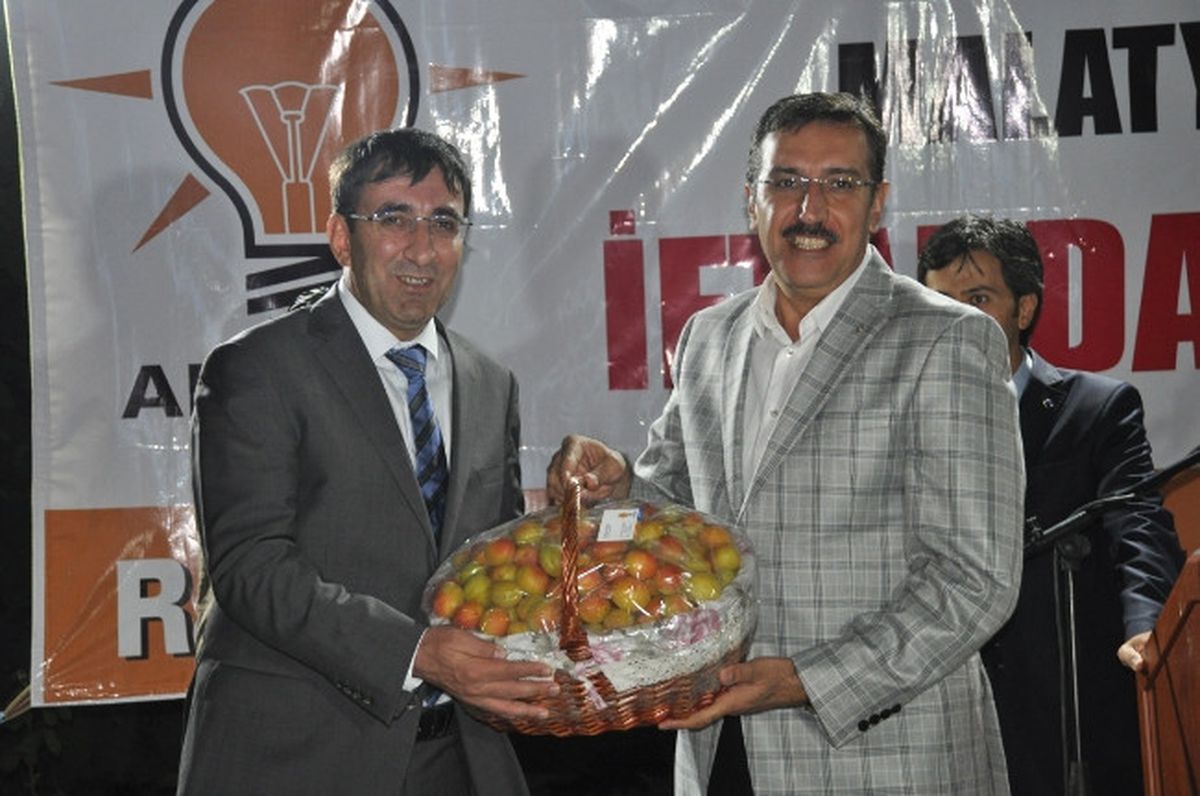 Bakan Yılmaz, Partisinin İftarına Katıldı
