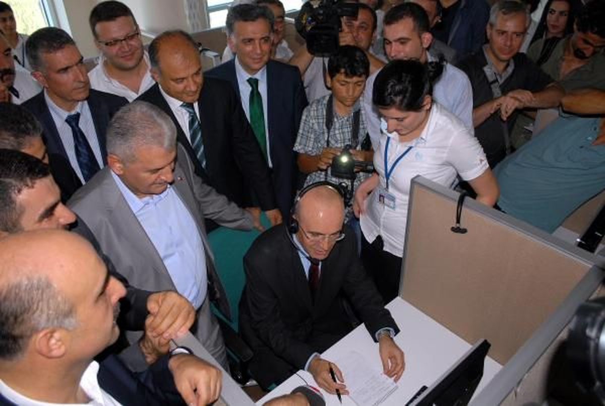 Bakanlar Mehmet Şimşek ve Binali Yıldırım, Batman\'da Çağrı Merkezinin Açılışını Yaptı