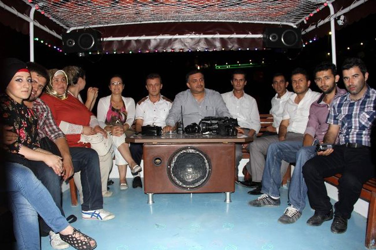 Bayramlarını İftar Açıp Tekne Turuyla Kutladılar
