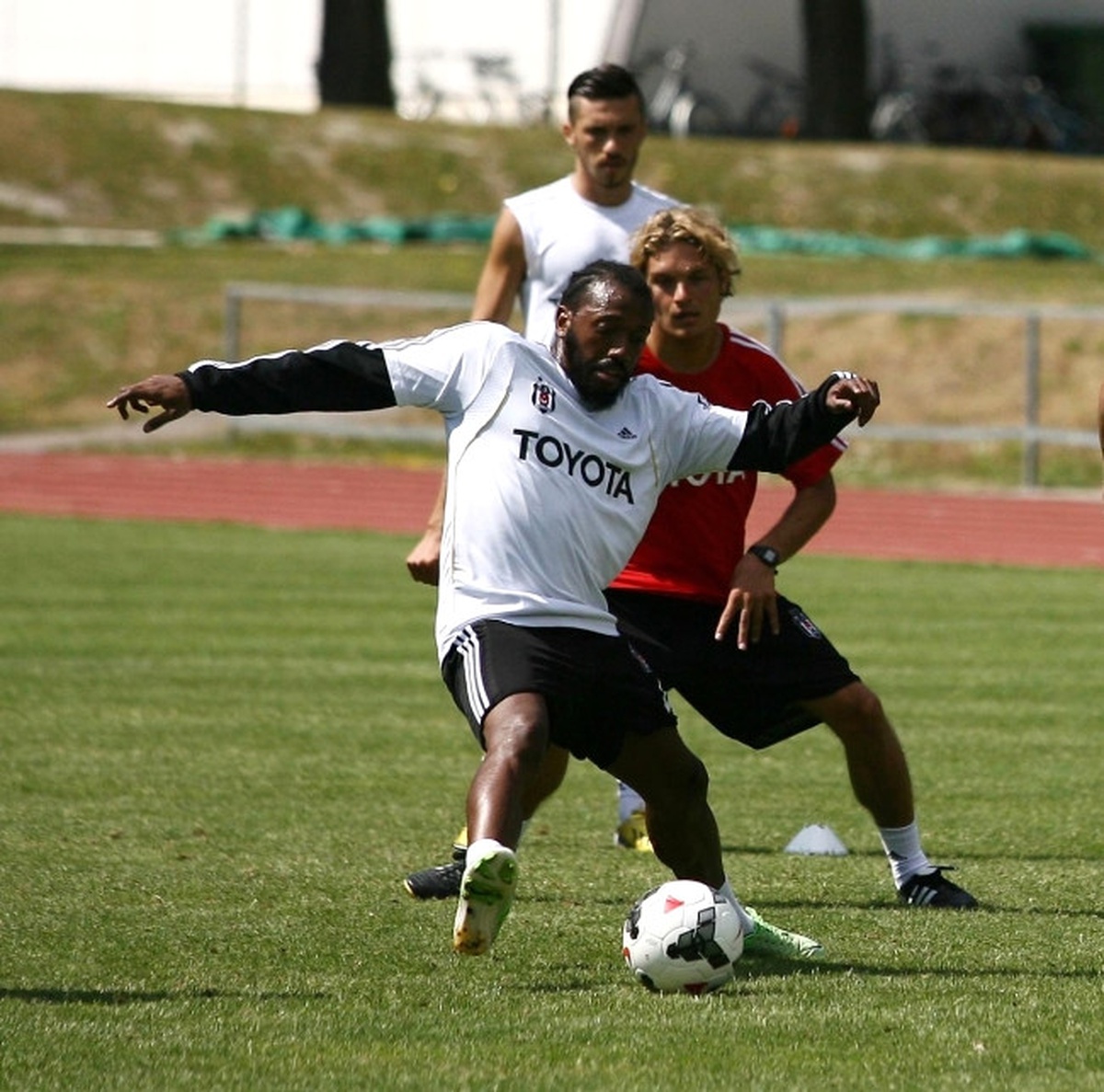 Beşiktaş, Yeni Sezon Hazırlıklarını Sürdürüyor