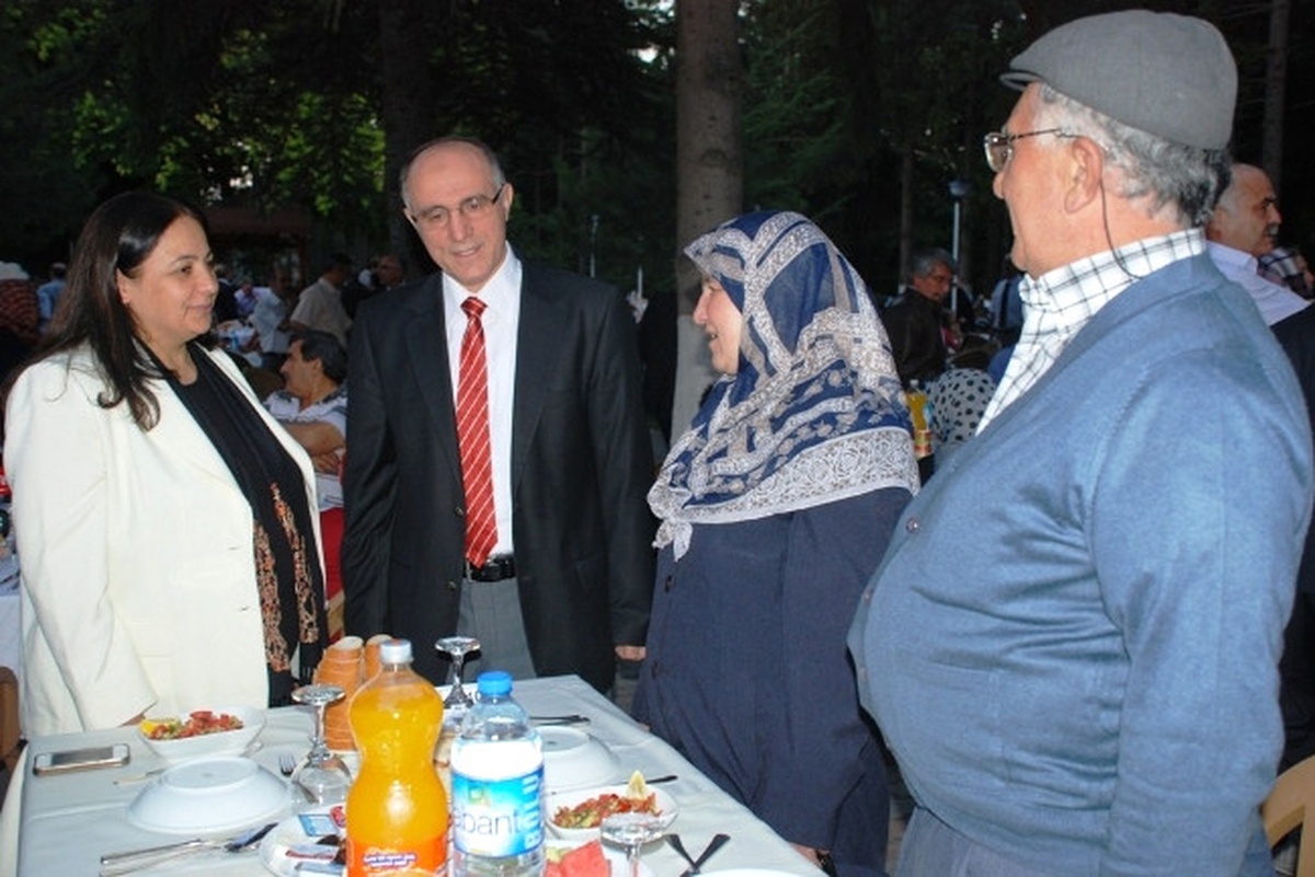 Bolu Valisi\'nden Şehit ve Gazi Ailelerine İftar