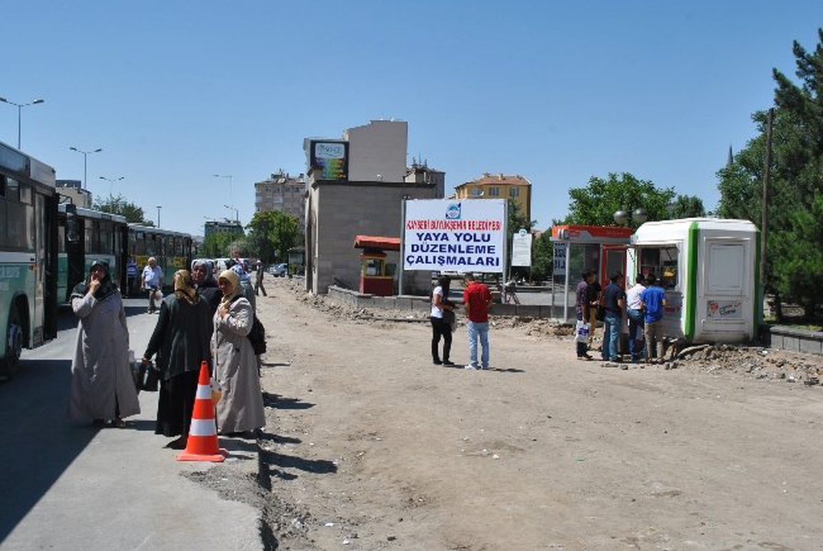 Büyükşehir\'den Yaya Yolu Düzenlemesi