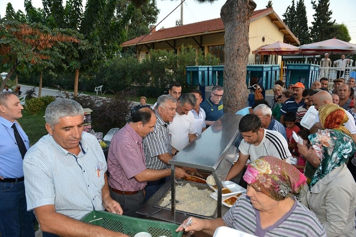 Çiğli Belediyesi İftar Geleneğini Bozmadı
