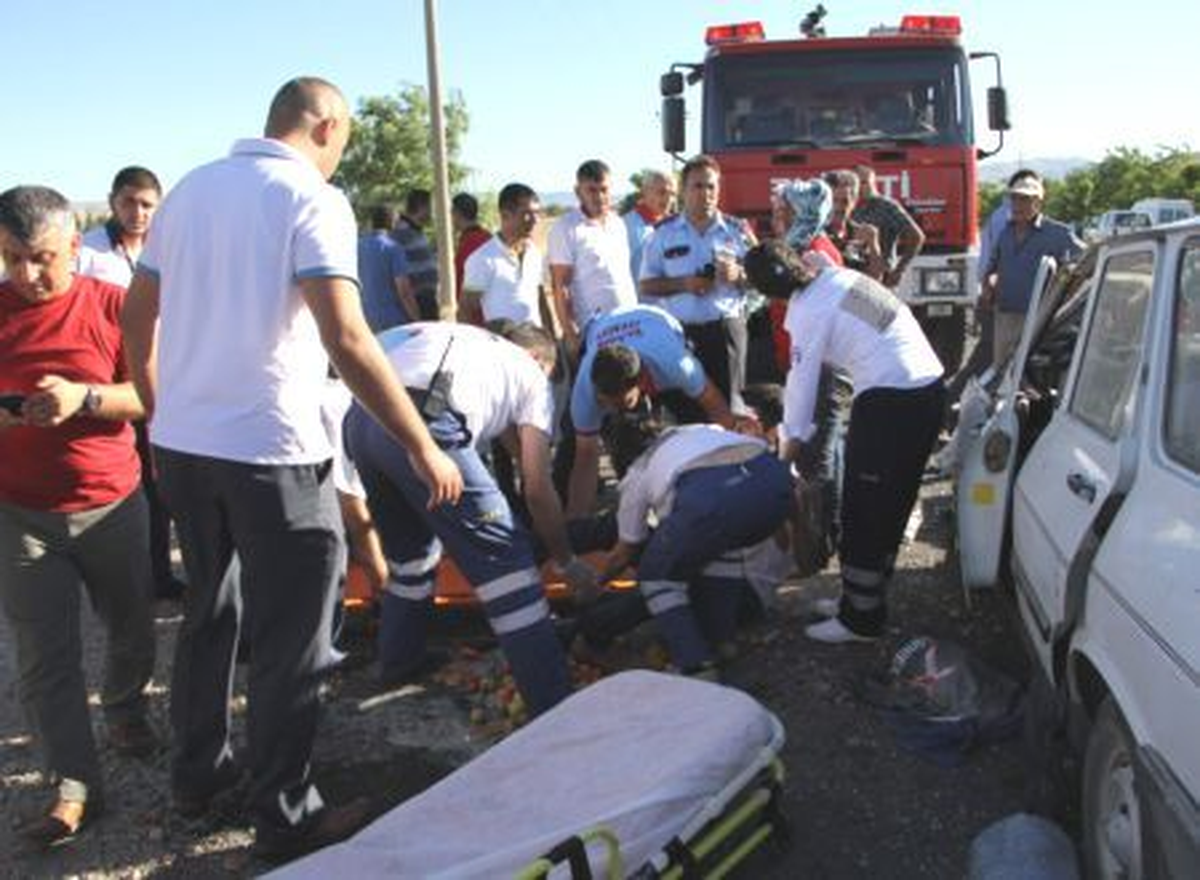 Elazığ\'da Trafik Kazası: 1 Ölü, 6 Yaralı