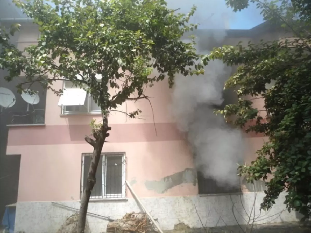 Elektrik Kontağından Çıkan Yangın Korkuttu