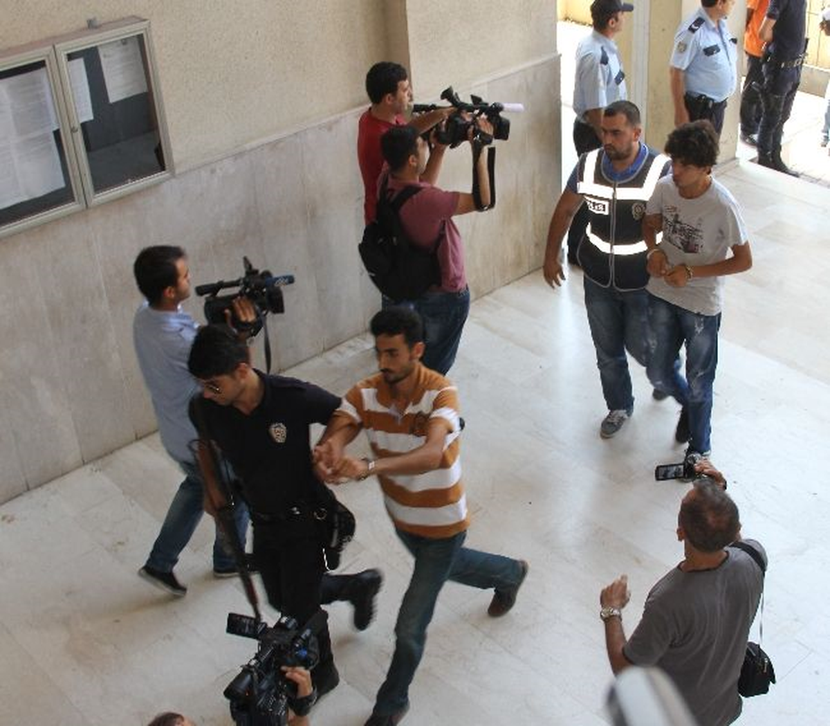 Gezi Parkı Odaklı Gözaltılara 13 Tutuklama