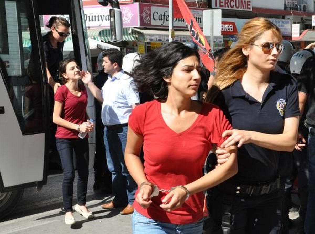 Hatay\'da Gözaltına Alınan Gezi Parkı Protestocuları Adana\'ya Sevk Edildi Ek