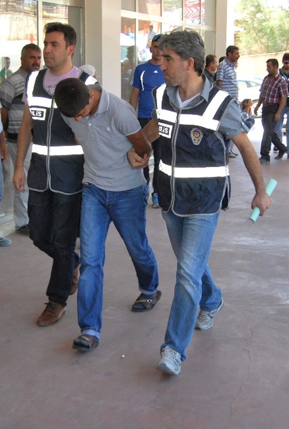 Hırsızlar Suçüstü Yakalandı