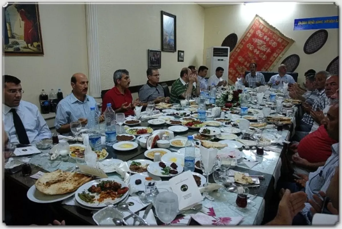 İl Özel İdaresi Personeli, İftar Yemeğinde Bir Araya Geldi