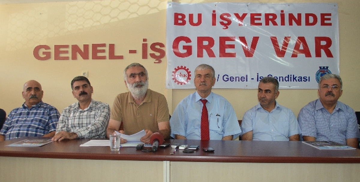 İzmir\'de Belediye Çalışanlarının Grevi Başlıyor