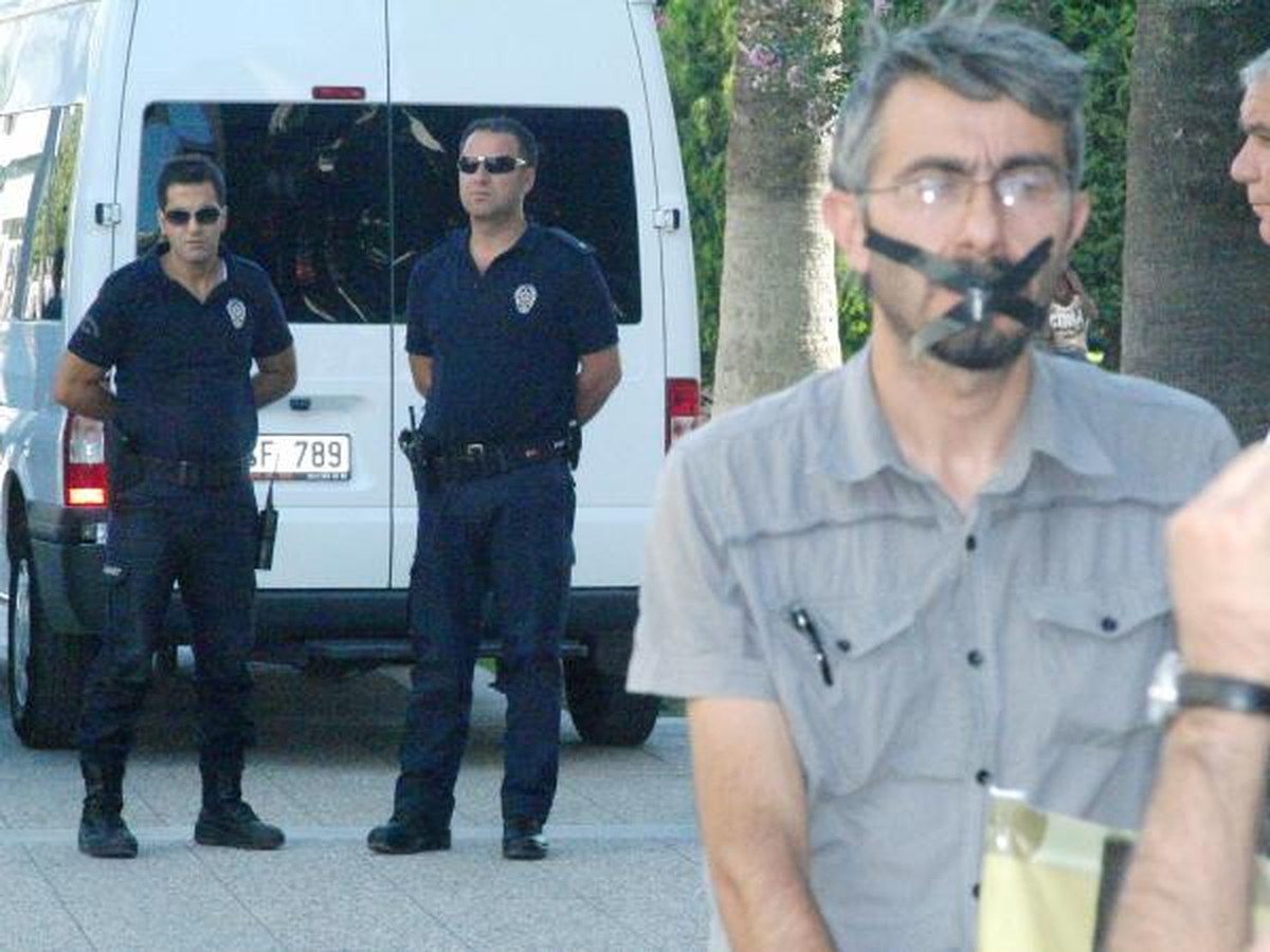 İzmir\'de \'Duran Öğretmen\' Eylemi