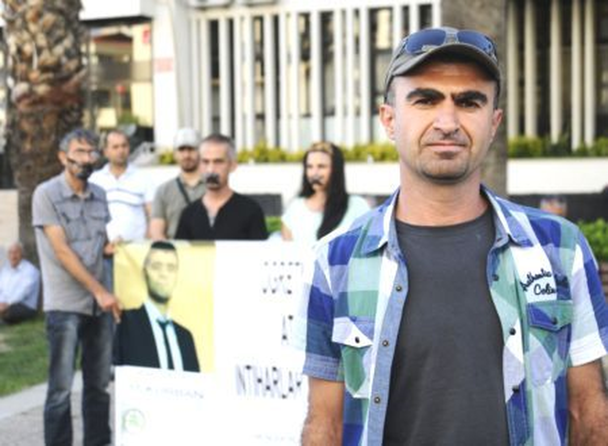 İzmir\'de "Duran Öğretmen" Eylemi