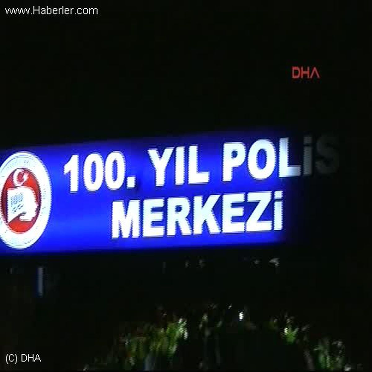 İzmir\'de Polis Merkezine Bombalı Saldırı