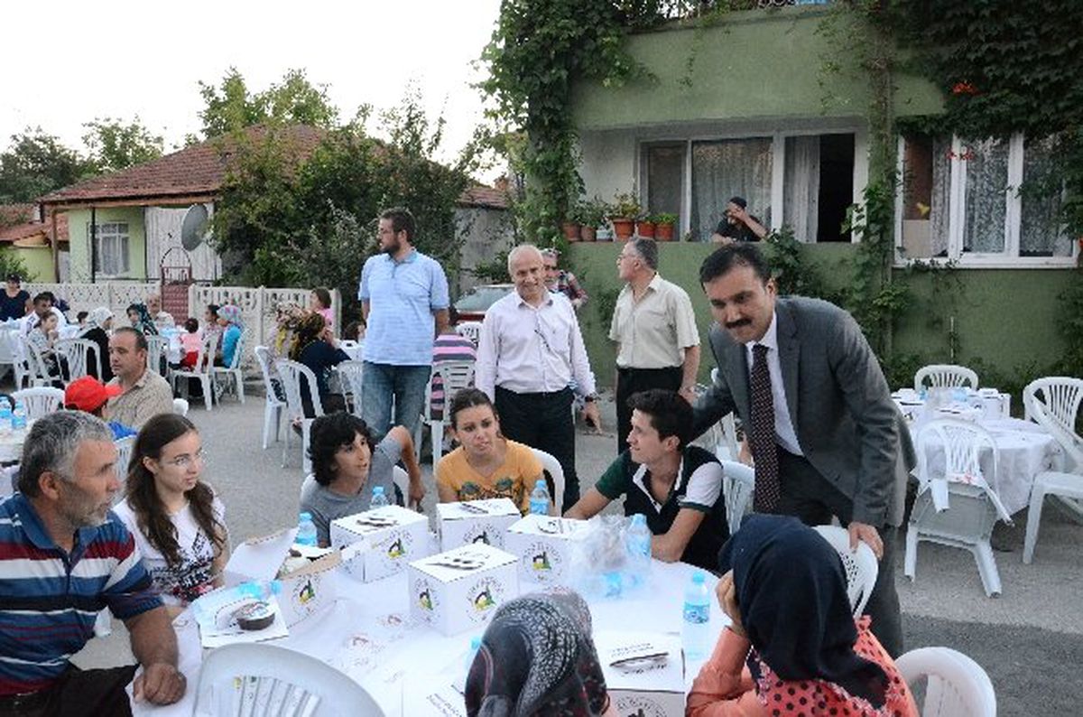 Karaca Mahallesinde Başkan Bayram\'a Sevgi Seli