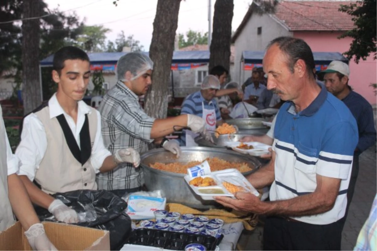 Keşan\'ın Yeni Mahallesi Paşayiğit\'te İftar Yemeği