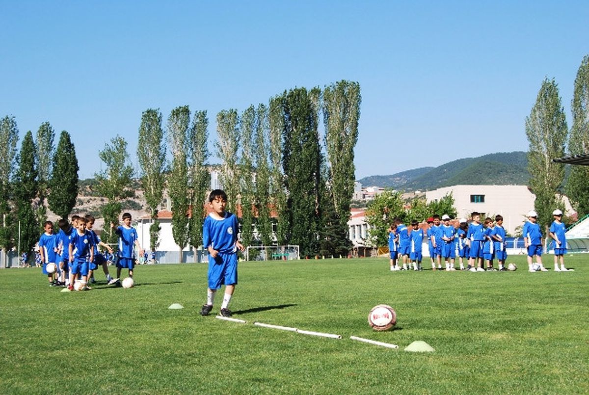 Kızılcahamam\'da Minik Futbolcular Altyapı Seçmelerini Tamamladı
