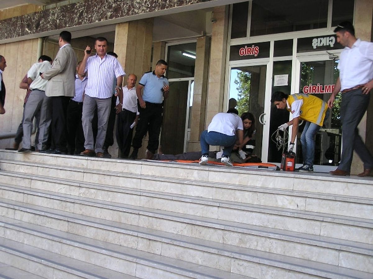 Malatya Adliyesi Önünde Silahlı Saldırı: 2 Yaralı