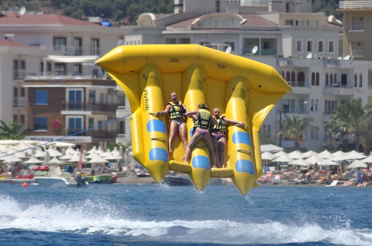 Marmaris\'te Tatil Ayakları Yerden Kesiyor