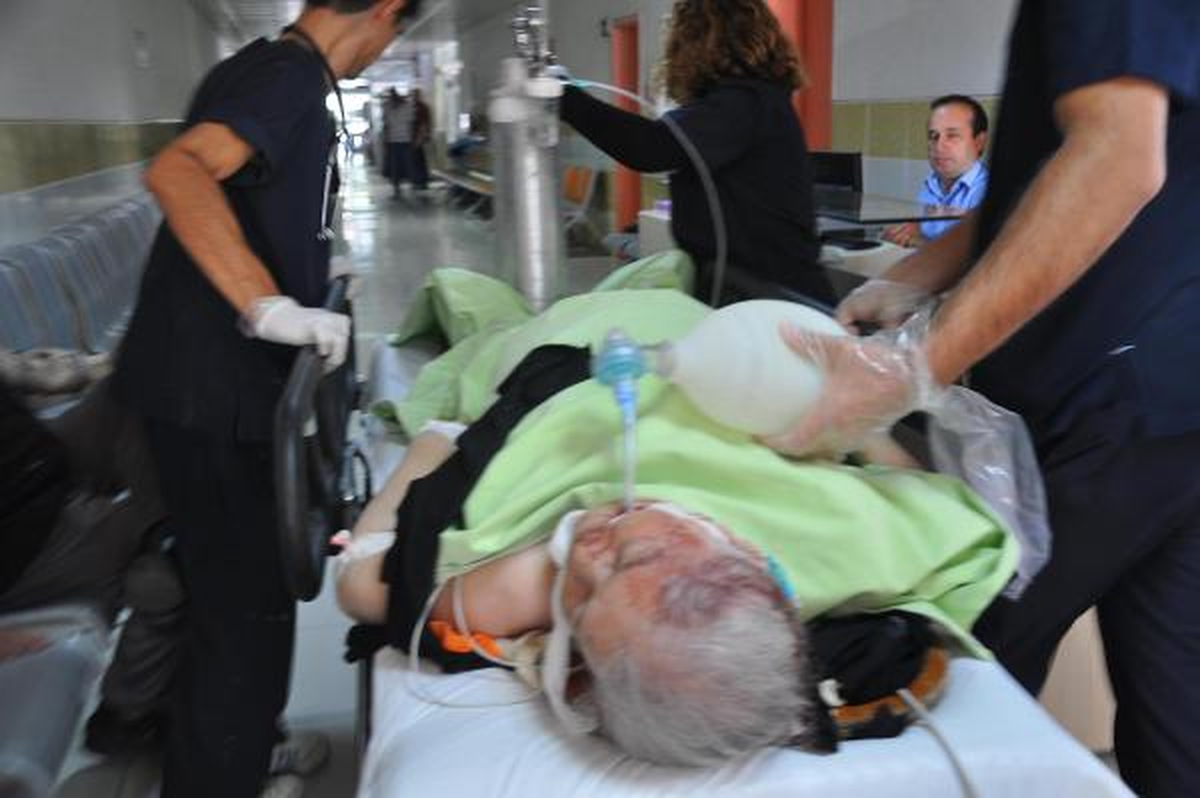 Otobüs Çarpan Yaşlı Kadın Ağır Yaralandı