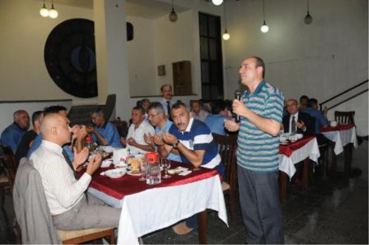 Ptt Genel Müdürü Osman Tural Verdiği İftar Yemeğinde Ptt Personeli İle Buluştu