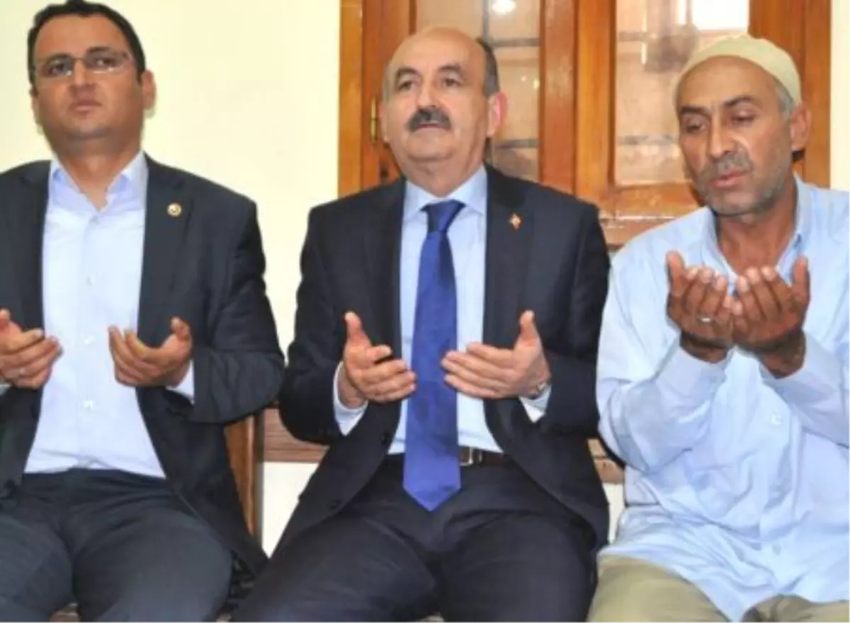 Sağlık Bakan Mehmet Müezzinoğlu Harran Çadır Kentte İftarını Açtı