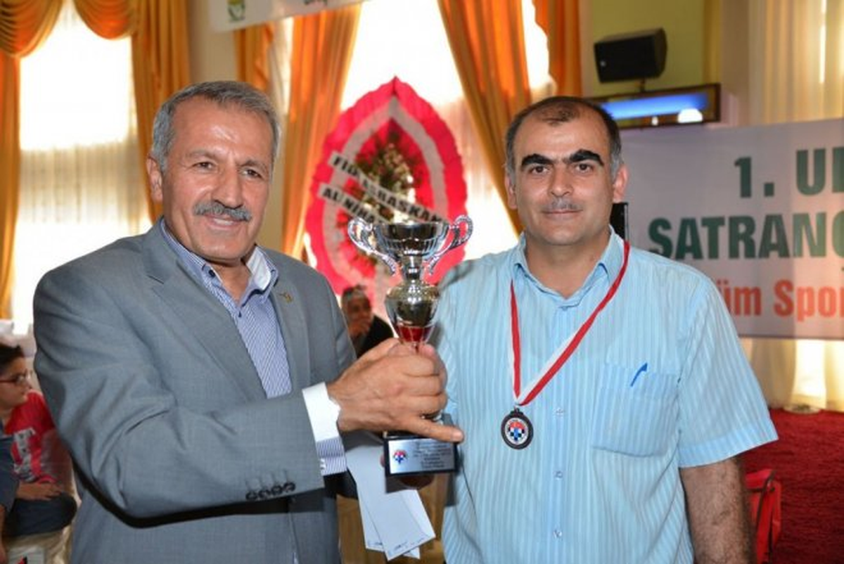Satranç Şampiyonu Müezzin