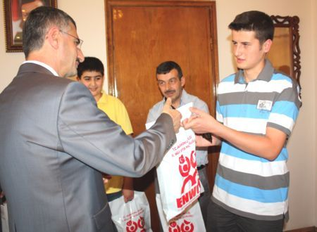 Sınavlarda Dereceye Giren Öğrencilere Ödül