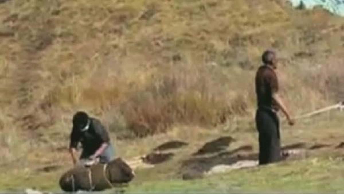Tibet\'te Ölenlerin Cesetlerini Akbabalara Yediriyorlar