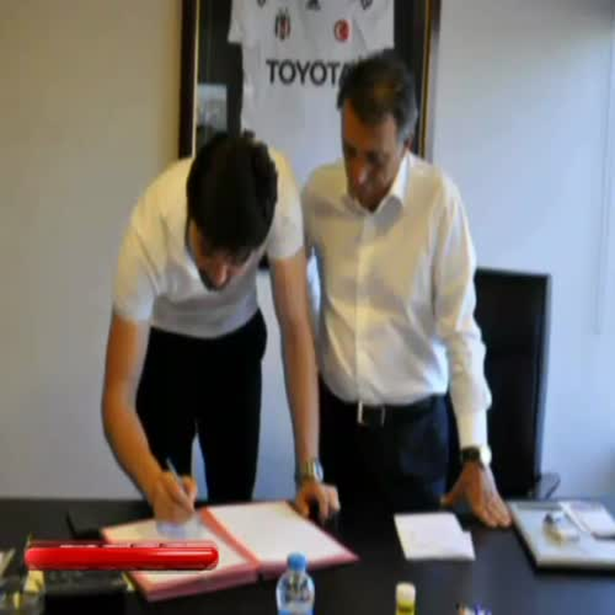 Tolga Zengin Resmi Sözleşmeyi İmzaladı