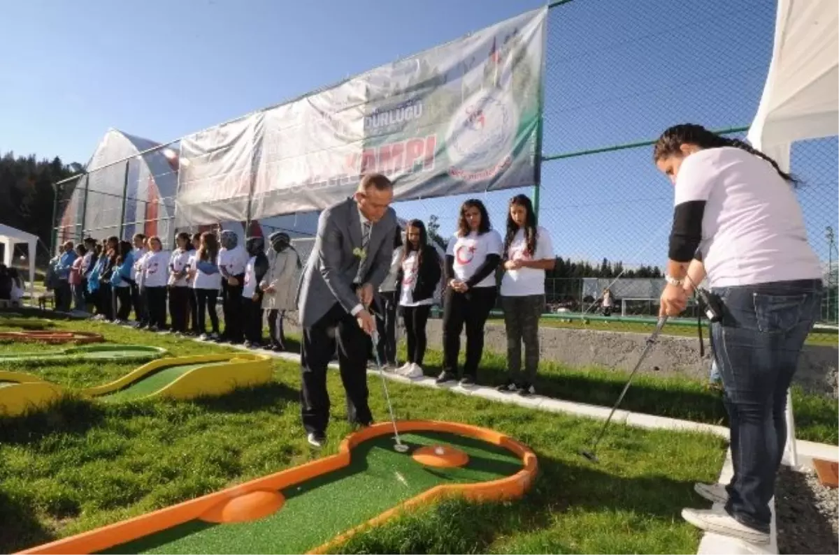 Vali Kızılcık, Doğa Kampındaki Gençlerle Bir Araya Geldi