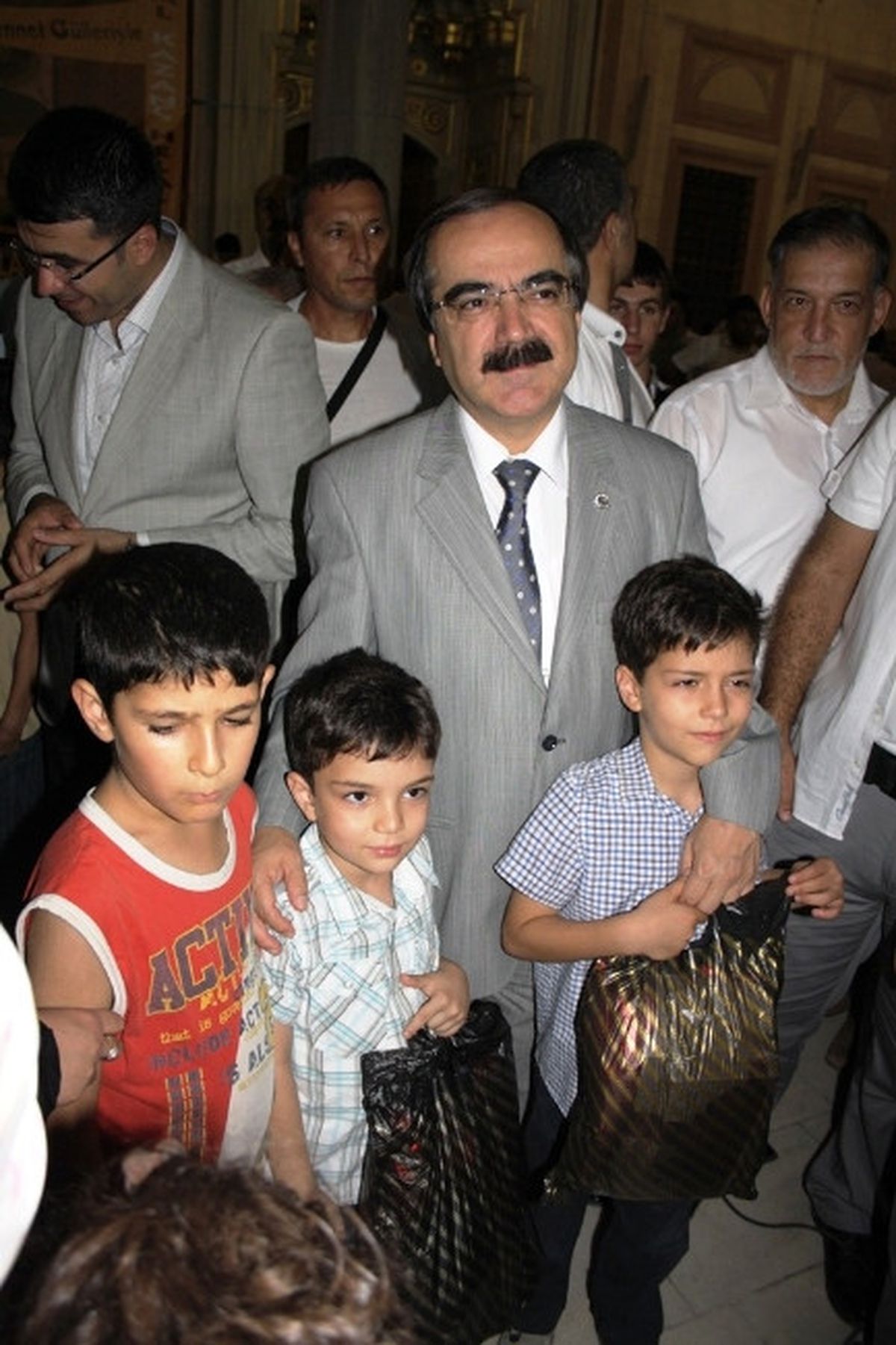 Yetim Çocukların \'Bayramlık\' Sevinci