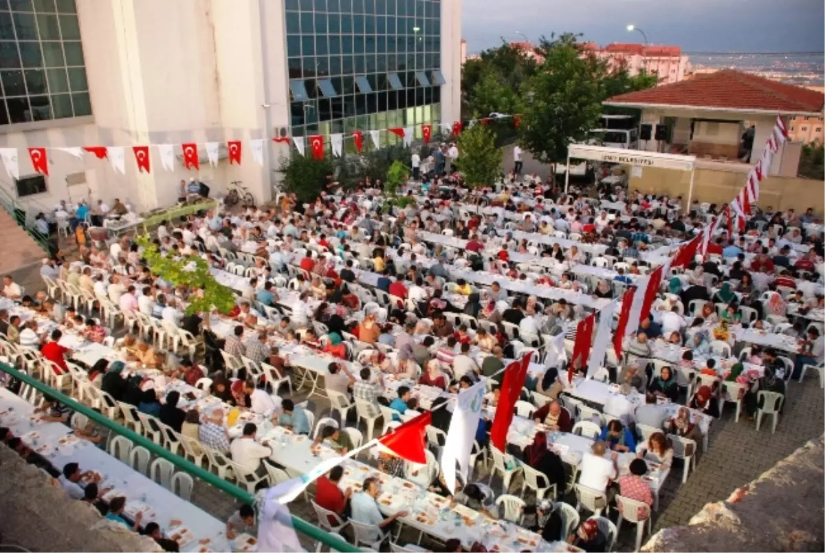 8 Mahallede 6 Bin 500 Kişi İftar Yaptı