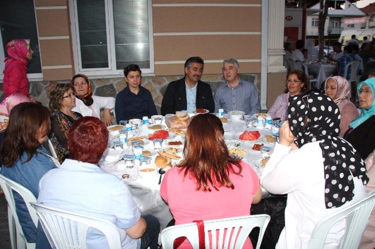 AK Parti Gölyaka Teşkilatından İftar