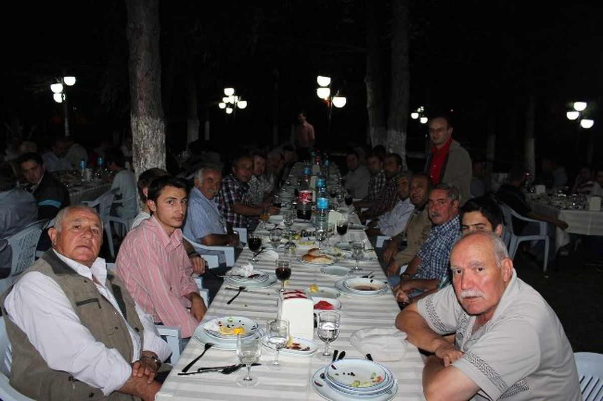 Akçaalan Yardımlaşma ve Dayanışma Derneği\'nden İftar