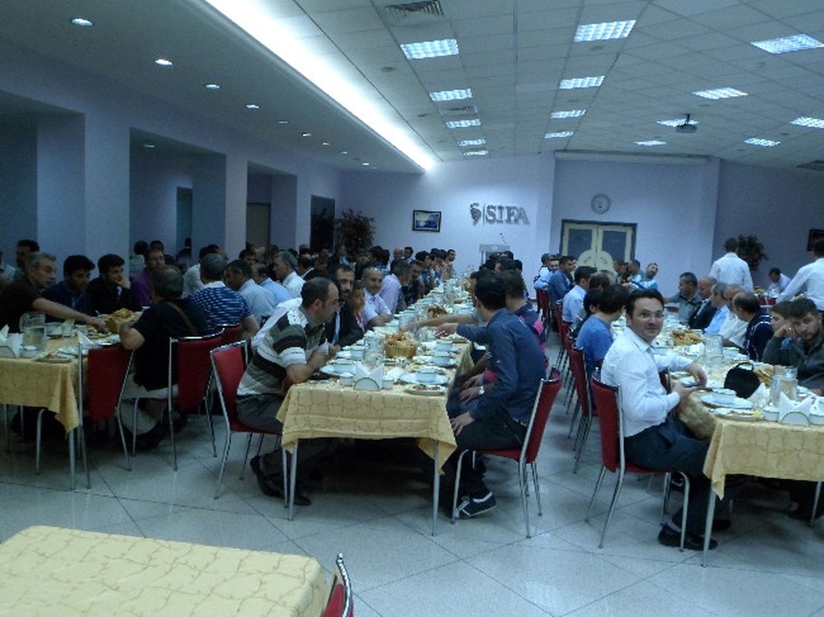 Alınteri Derneğinden İşçilere İftar Yemeği