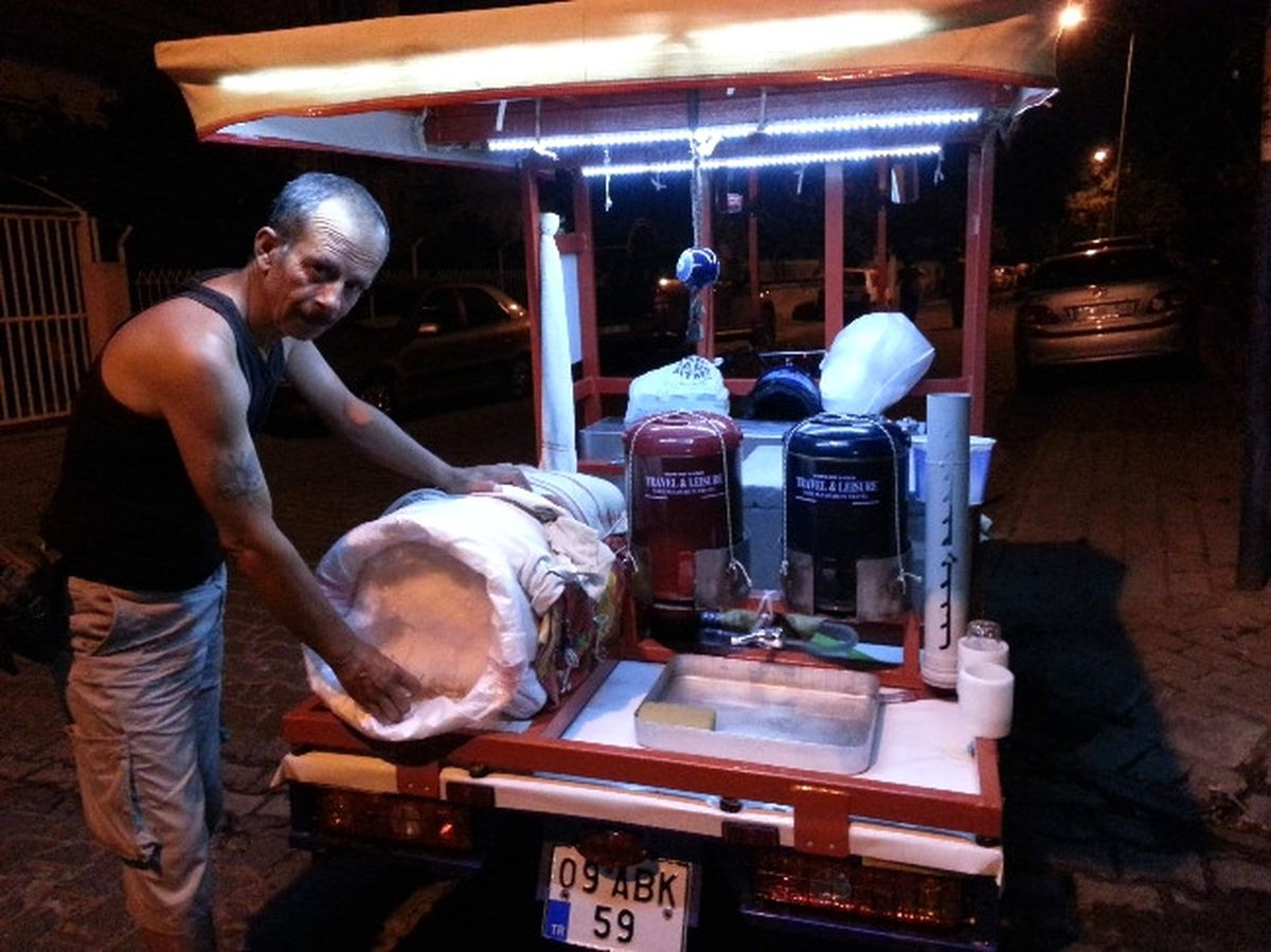 Aydın\'da Ramazan Dolayısıyla Kar Helvacılar Gece Mesaisine Başladı
