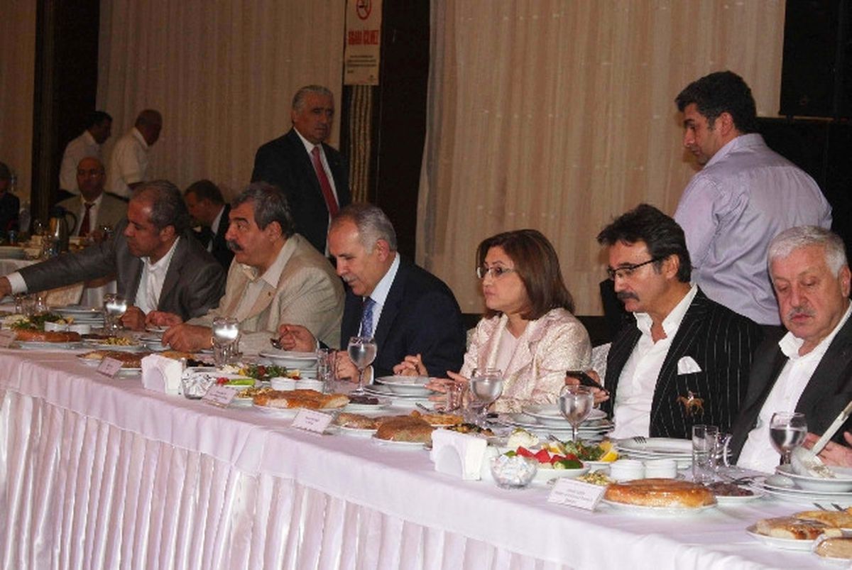 Bakan Şahin\'den İftar Yemeği