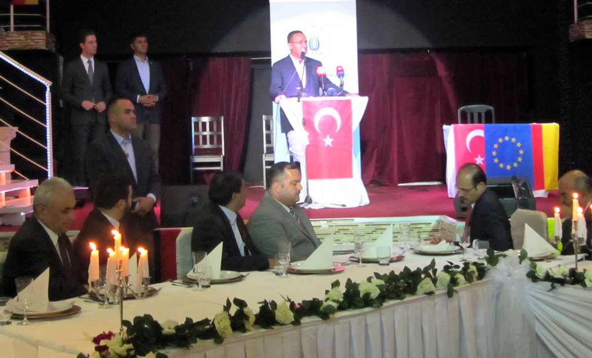 Başbakan Yardımcısı Bekir Bozdağ, Köln\'deki İftar Yemeğinde