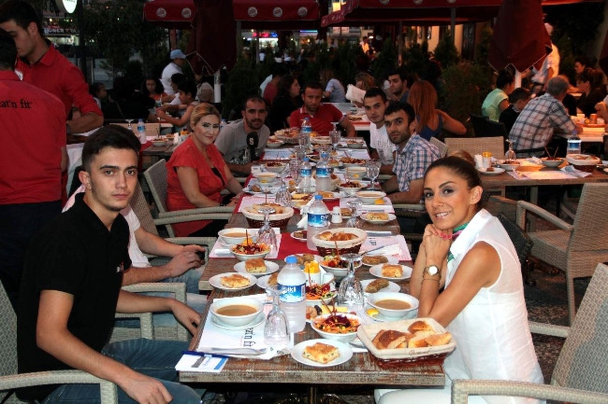 Bulvar Avm\'den Basına İftar