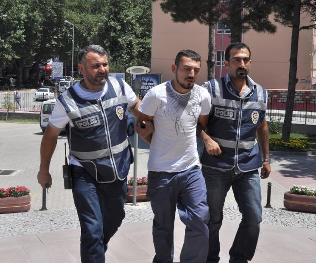 Uyuştucu Parasını Paylaşamadığı Arkadaşını Öldürdü