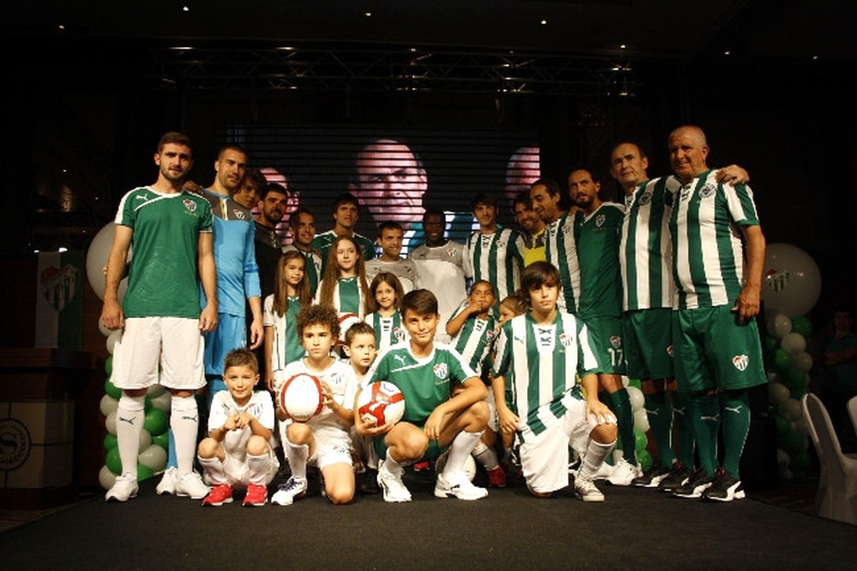 Bursaspor\'un Yeni Sezon Formalarına Görkemli Tanıtım