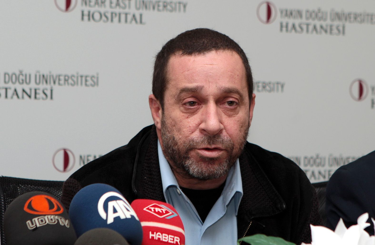 Denktaş Canlı Yayında Rahatsızlandı