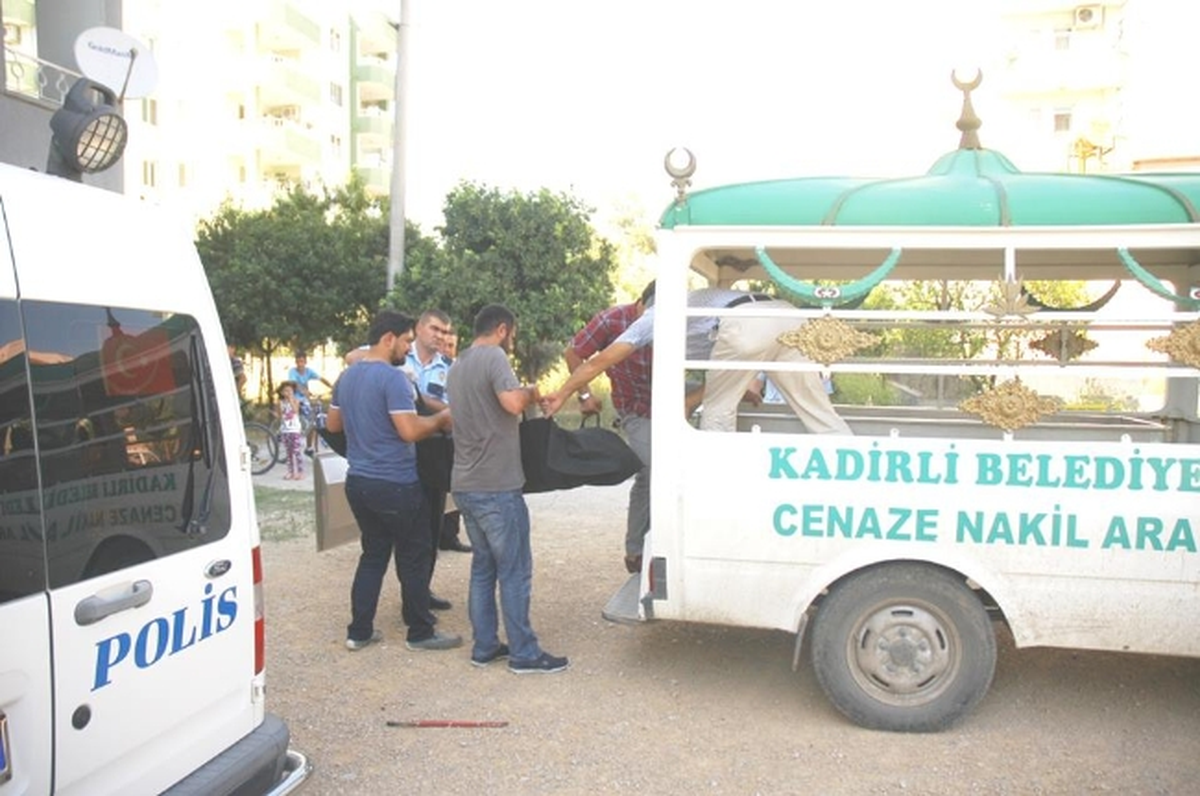 Emekli Öğretmen Evinde Ölü Bulundu