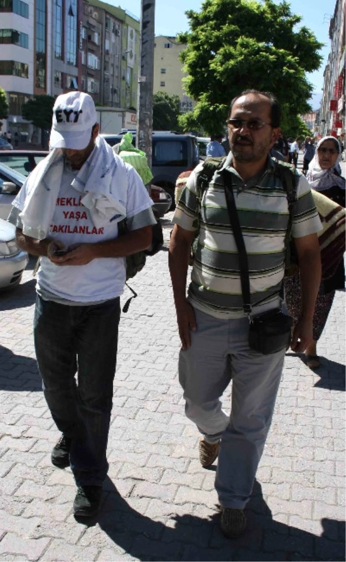 Emeklilikte Yaşa Takılan İki Vatandaştan Ankara\'ya Yürüyüş