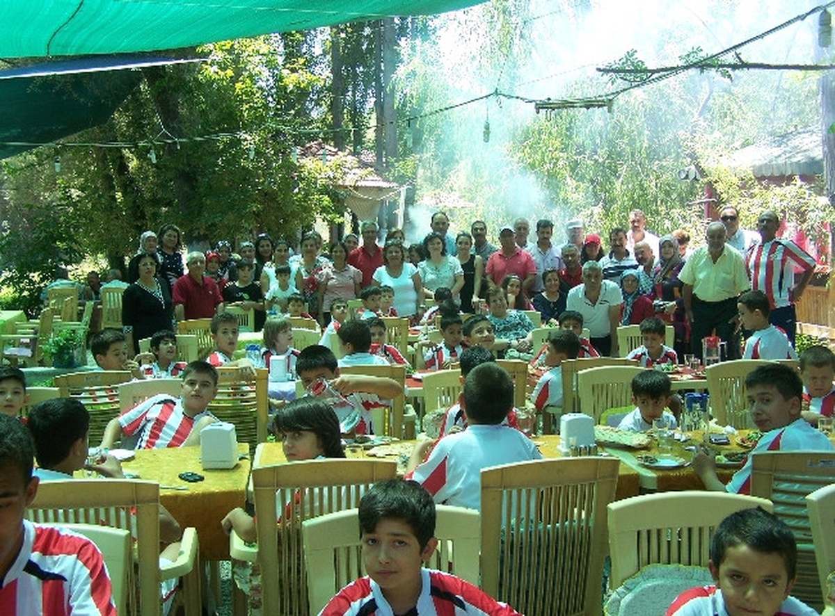 Geleceğin Futbolcularına Mangal Ziyafeti