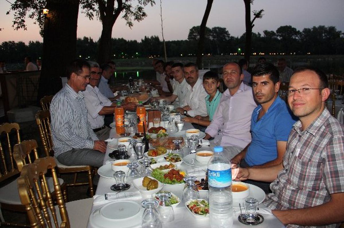 Huzurlu İnşaat\'tan İftar