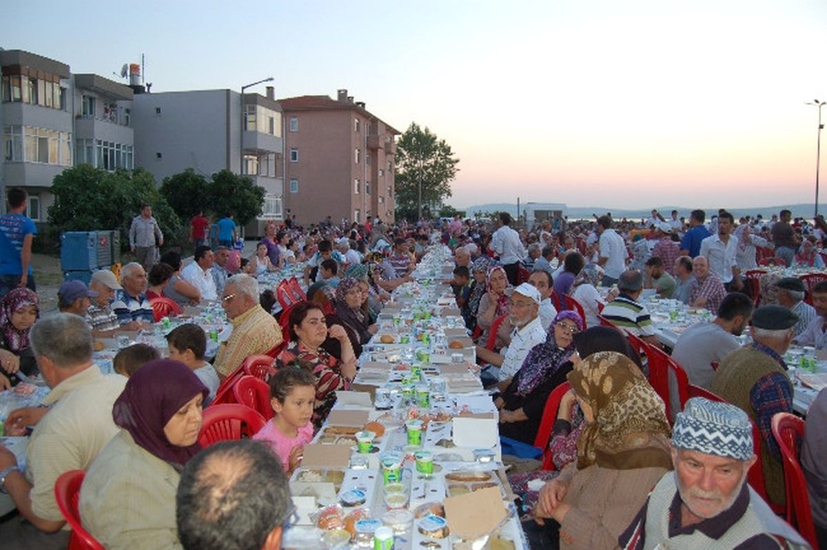 İçdaş Fabrikası Lapseki İlçesinde İftar Verdi